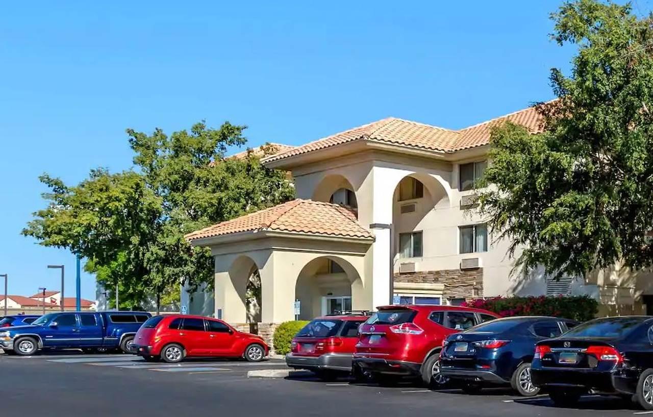 Comfort Inn & Suites Phoenix North - Deer Valley Bagian luar foto