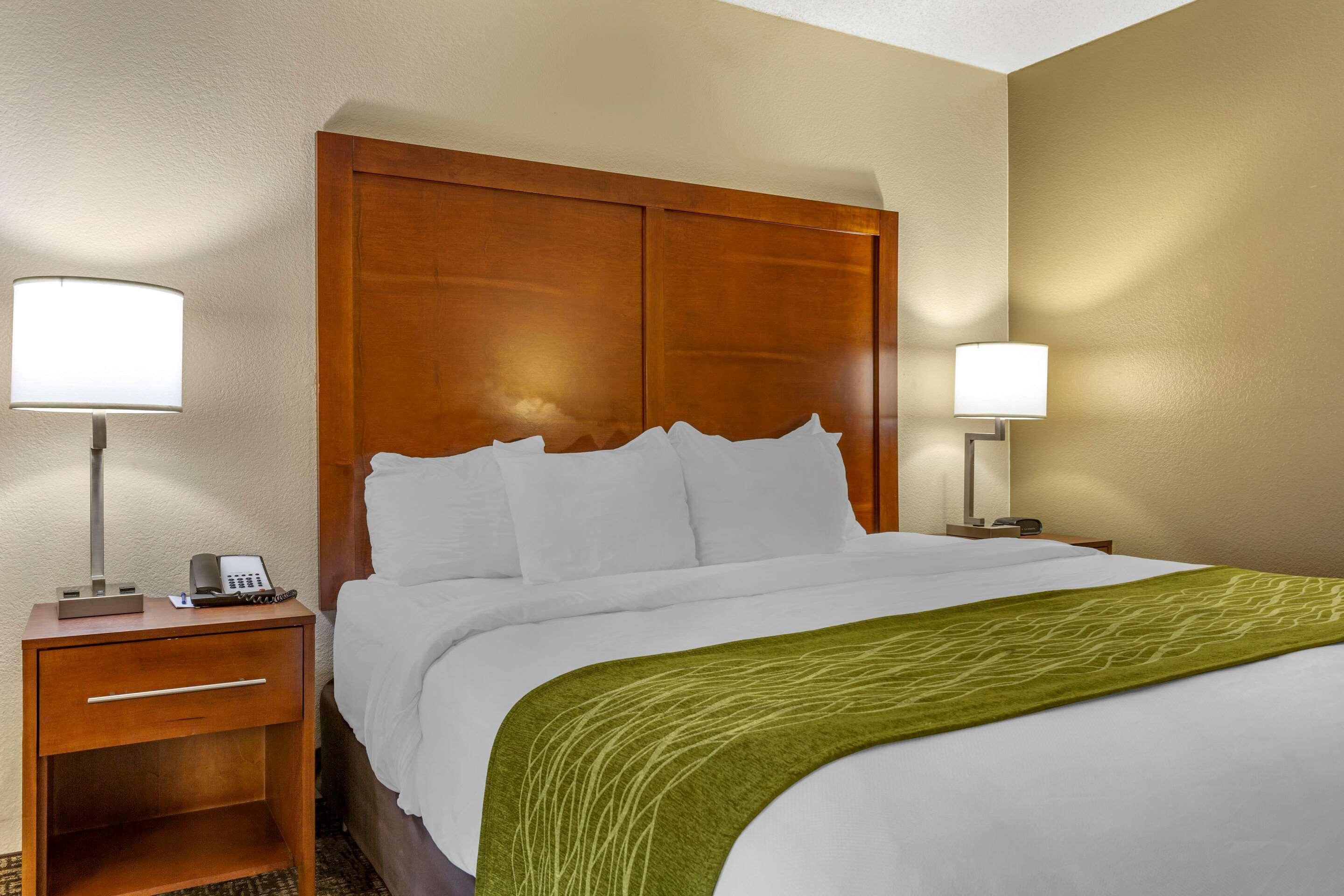 Comfort Inn & Suites Phoenix North - Deer Valley Bagian luar foto