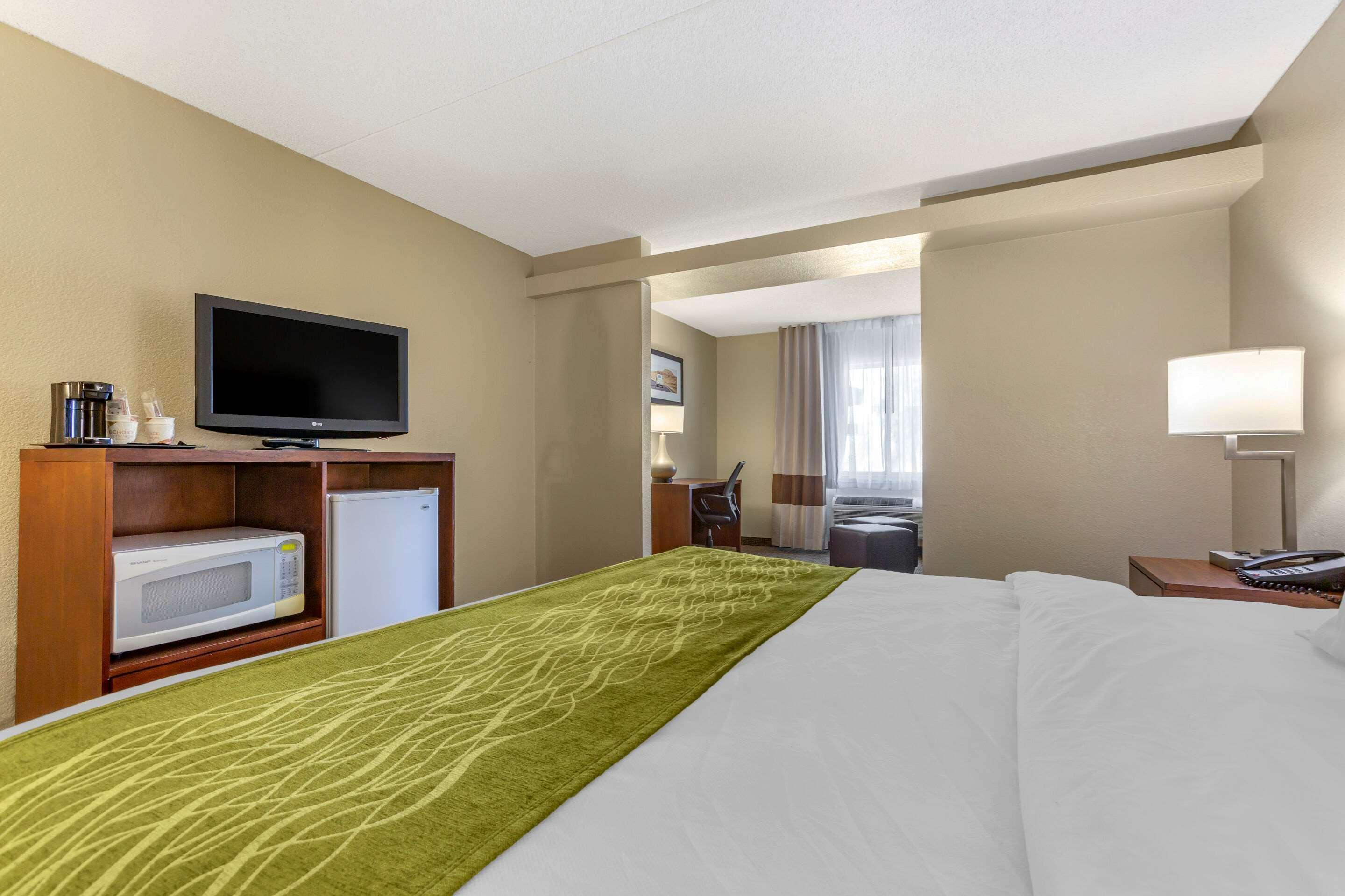 Comfort Inn & Suites Phoenix North - Deer Valley Bagian luar foto