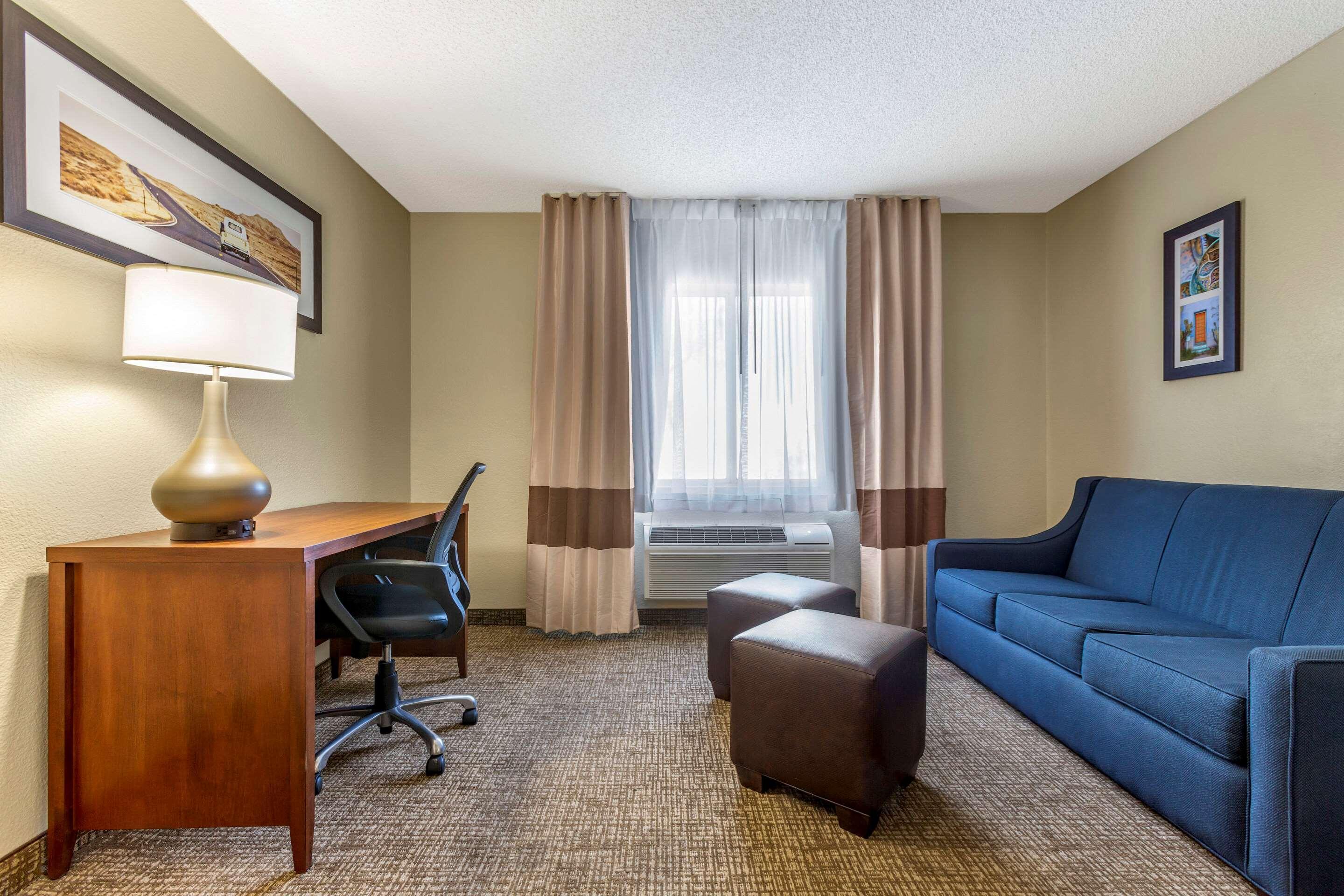 Comfort Inn & Suites Phoenix North - Deer Valley Bagian luar foto