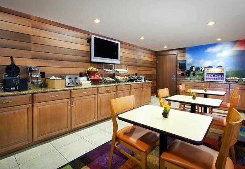 Comfort Inn & Suites Phoenix North - Deer Valley Bagian luar foto