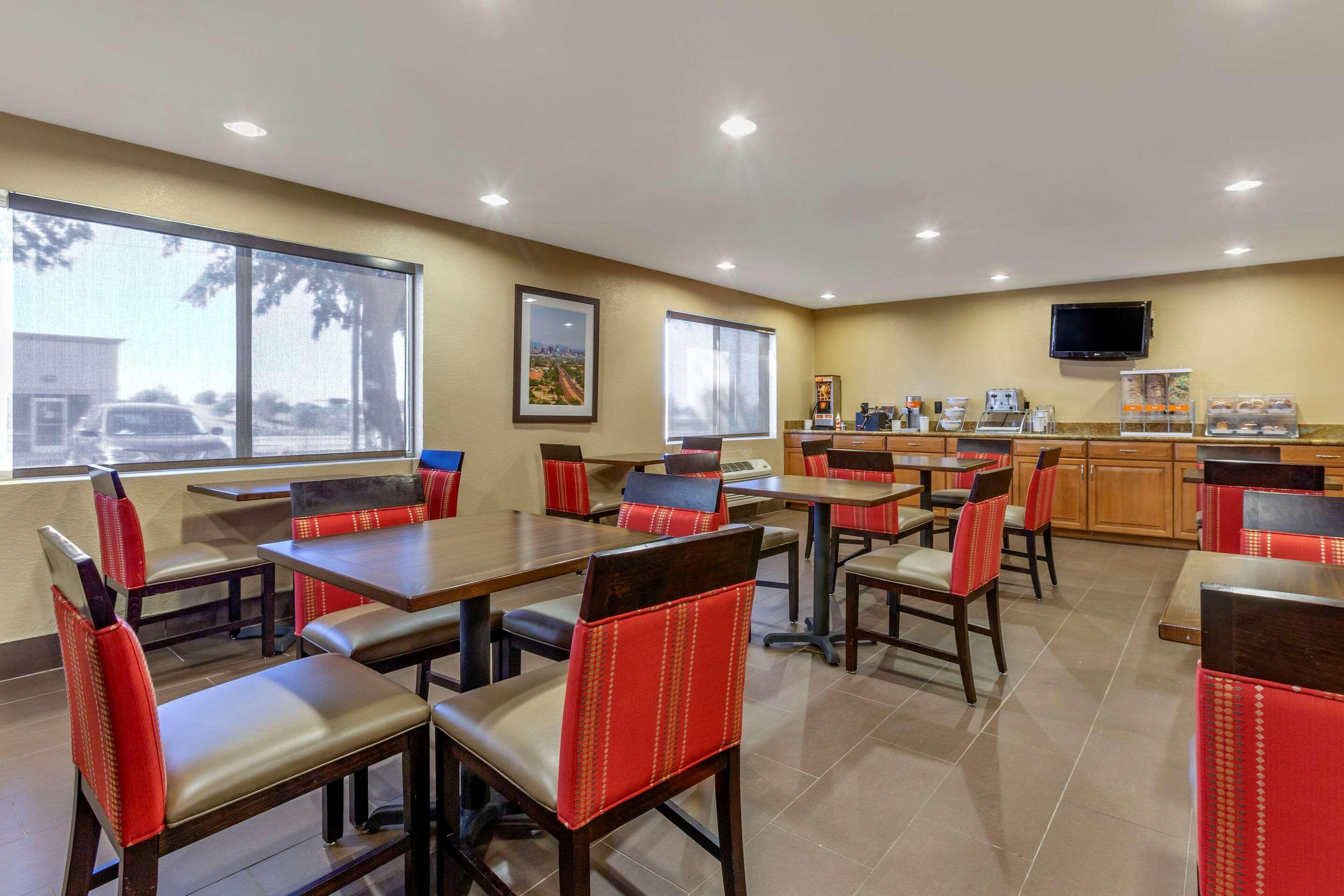 Comfort Inn & Suites Phoenix North - Deer Valley Bagian luar foto