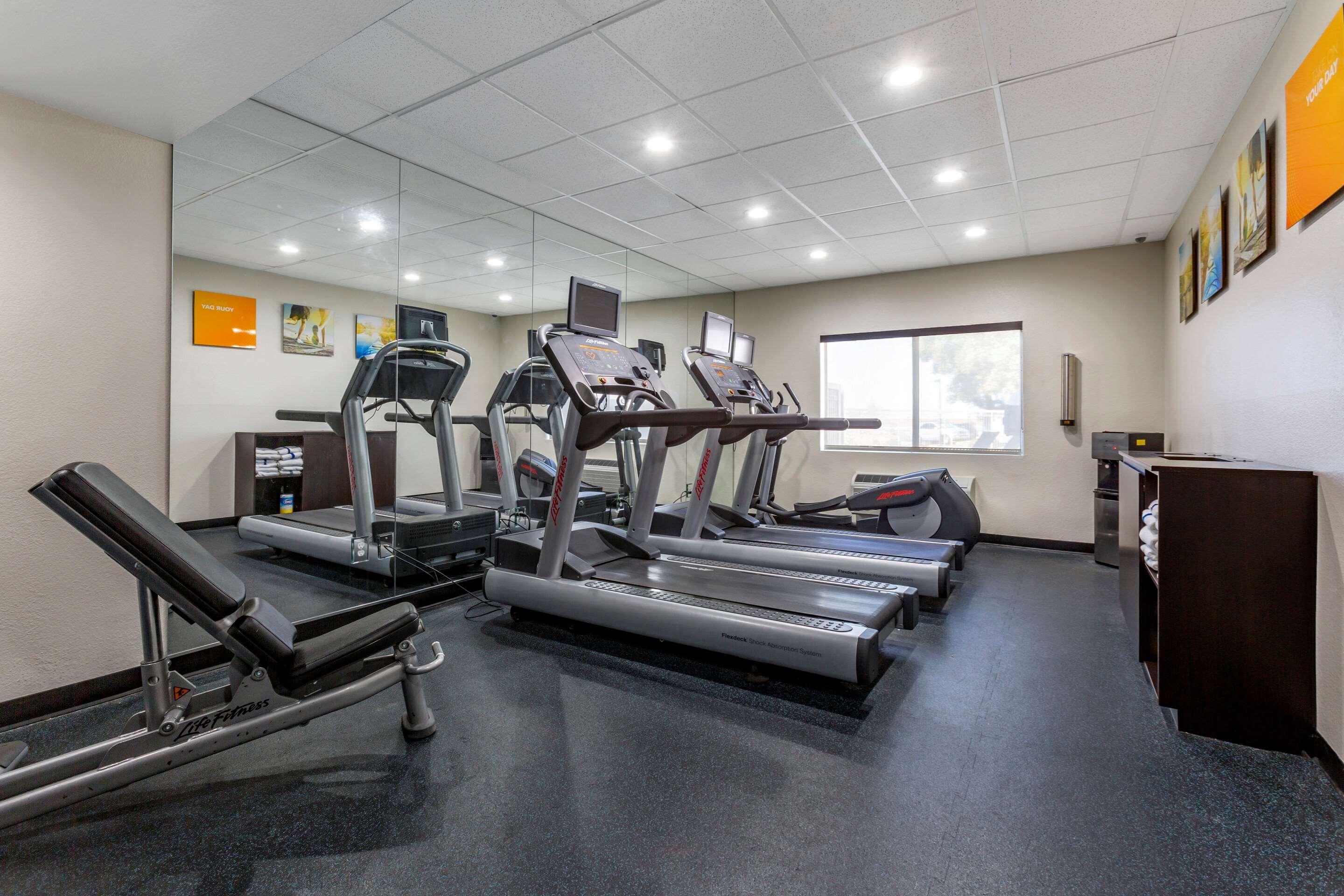 Comfort Inn & Suites Phoenix North - Deer Valley Bagian luar foto