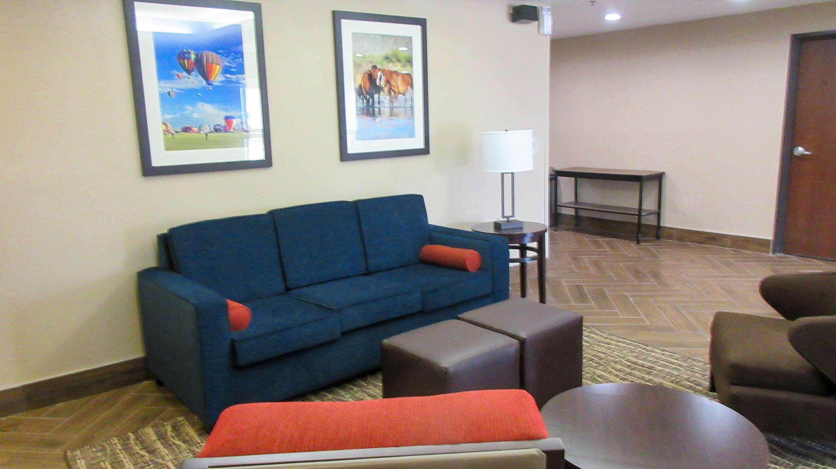 Comfort Inn & Suites Phoenix North - Deer Valley Bagian luar foto