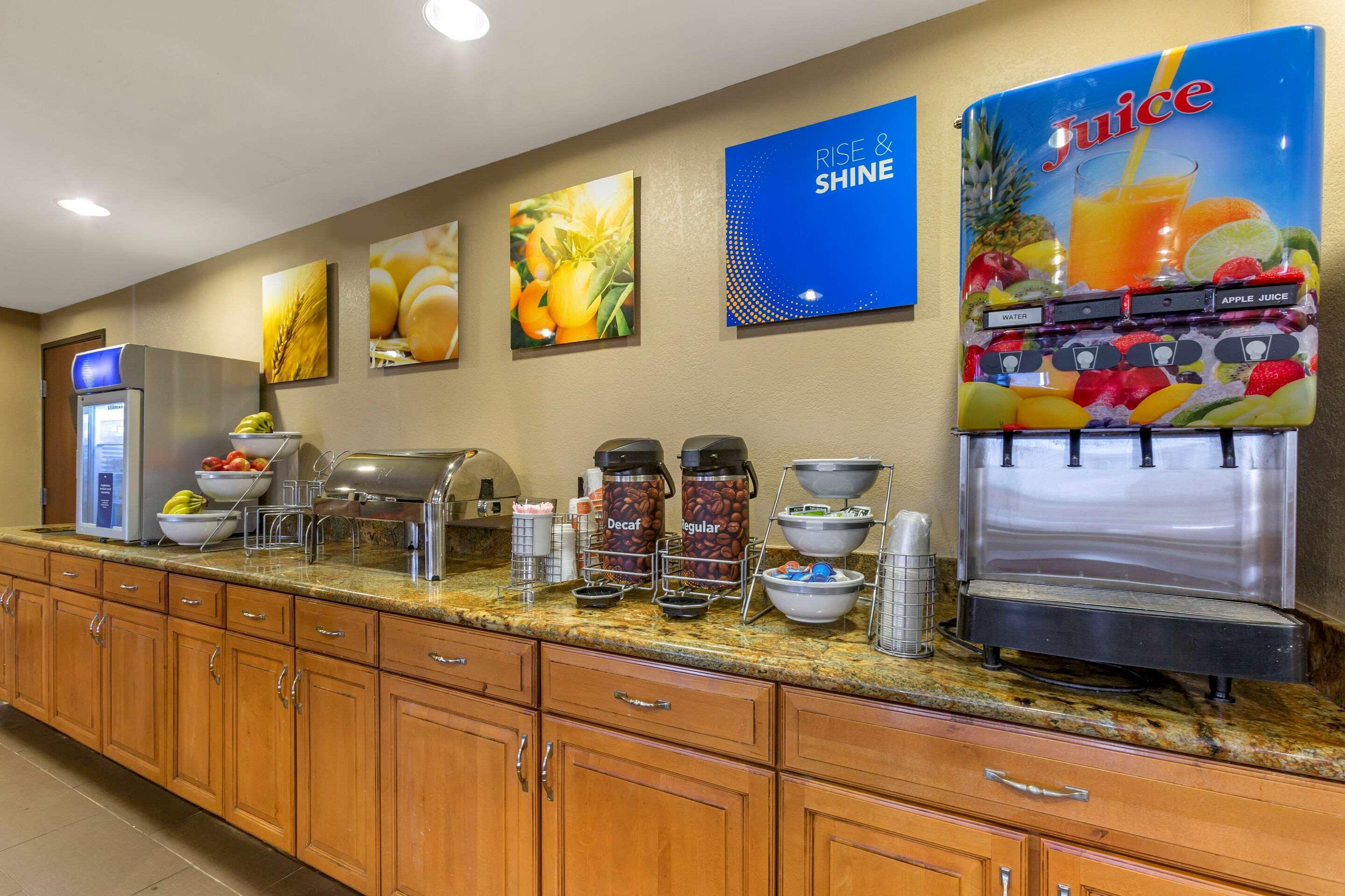 Comfort Inn & Suites Phoenix North - Deer Valley Bagian luar foto