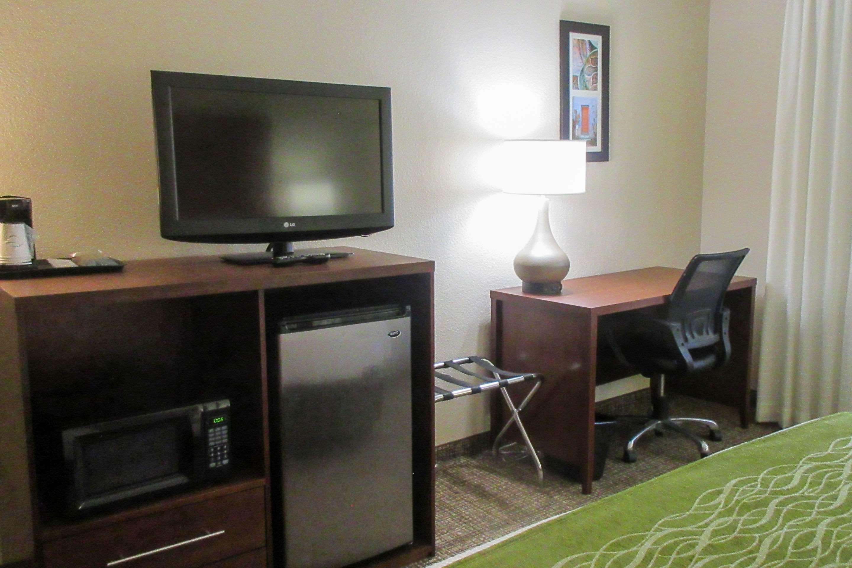 Comfort Inn & Suites Phoenix North - Deer Valley Bagian luar foto