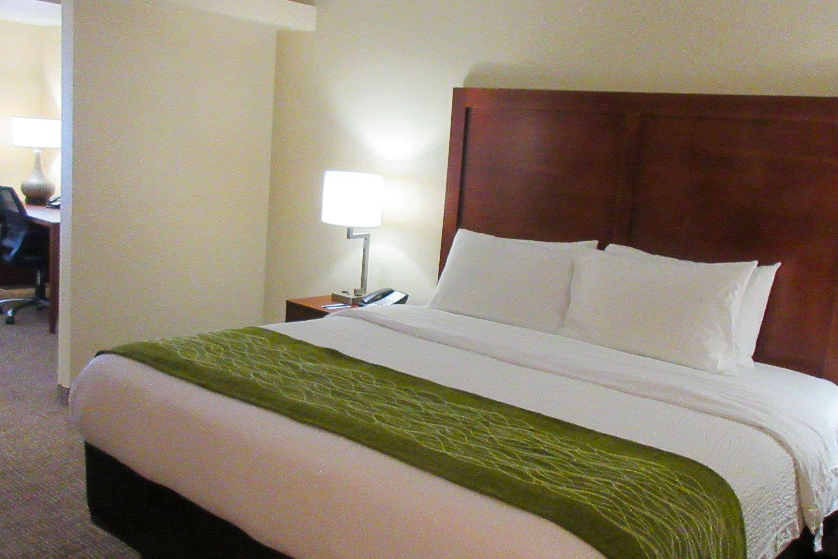 Comfort Inn & Suites Phoenix North - Deer Valley Bagian luar foto
