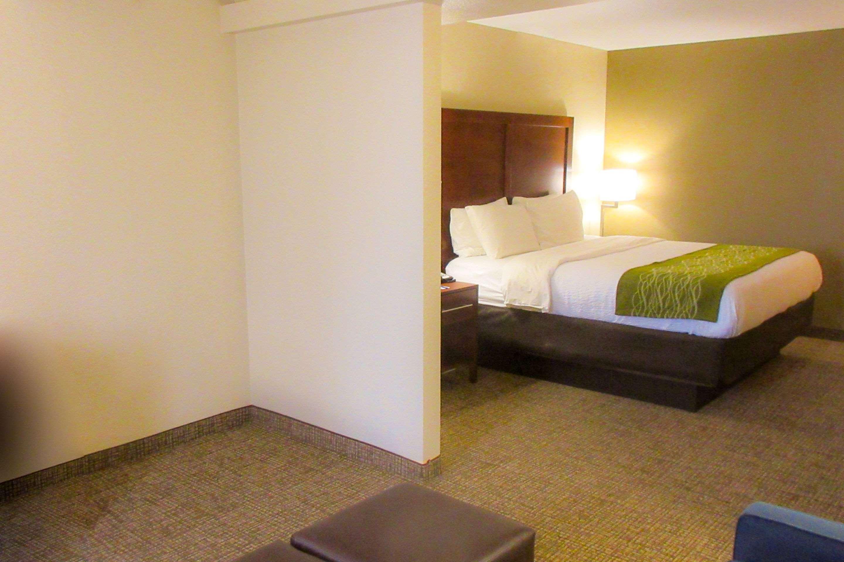 Comfort Inn & Suites Phoenix North - Deer Valley Bagian luar foto