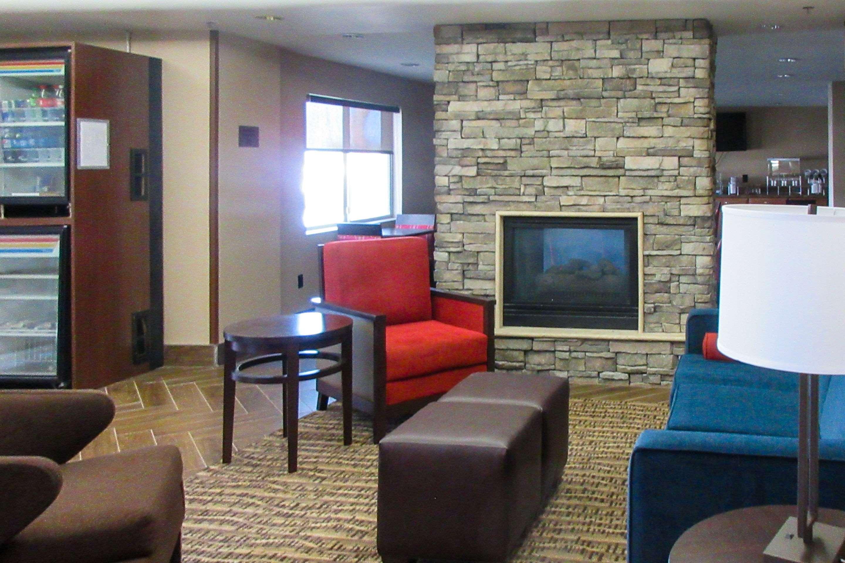 Comfort Inn & Suites Phoenix North - Deer Valley Bagian luar foto