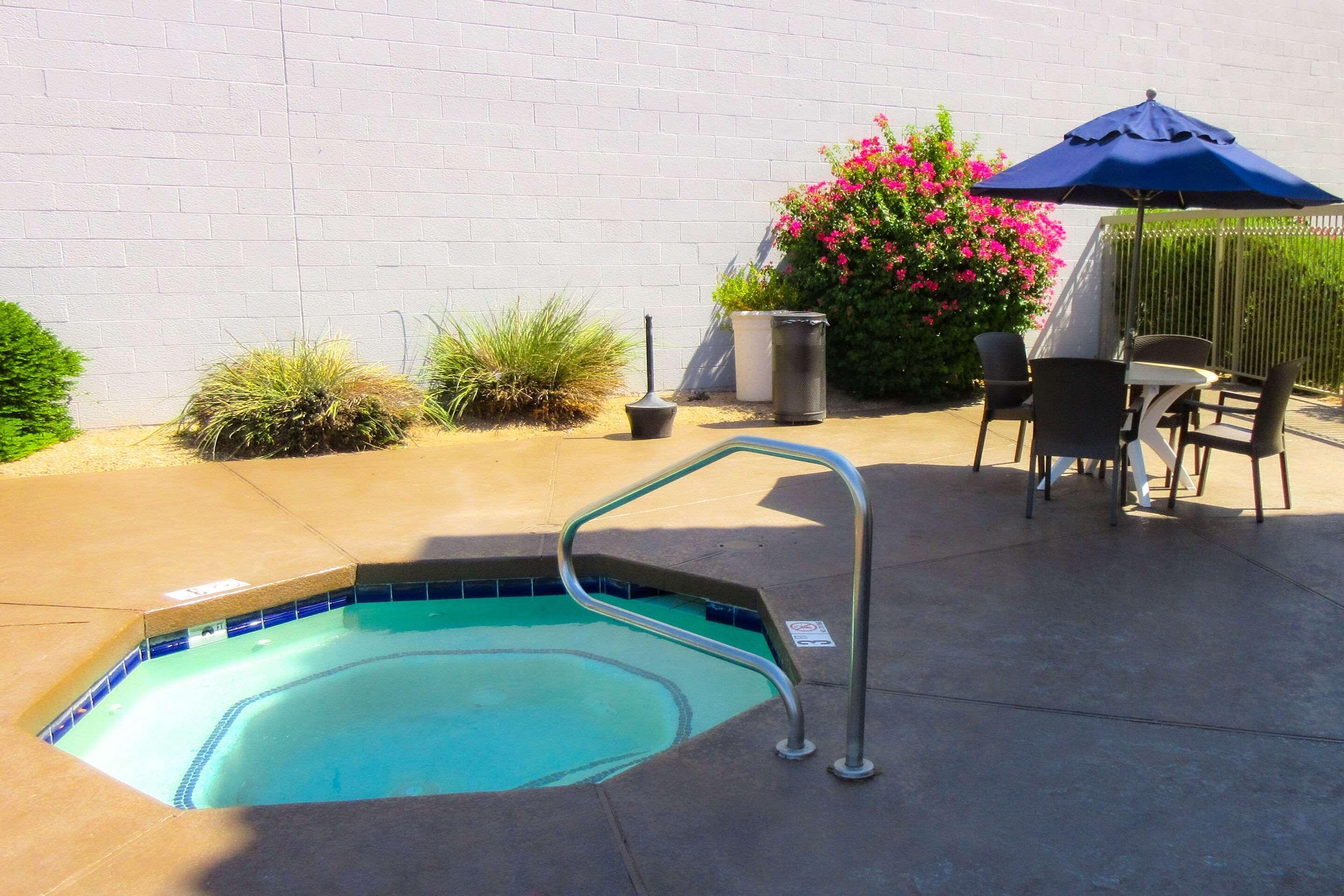 Comfort Inn & Suites Phoenix North - Deer Valley Bagian luar foto
