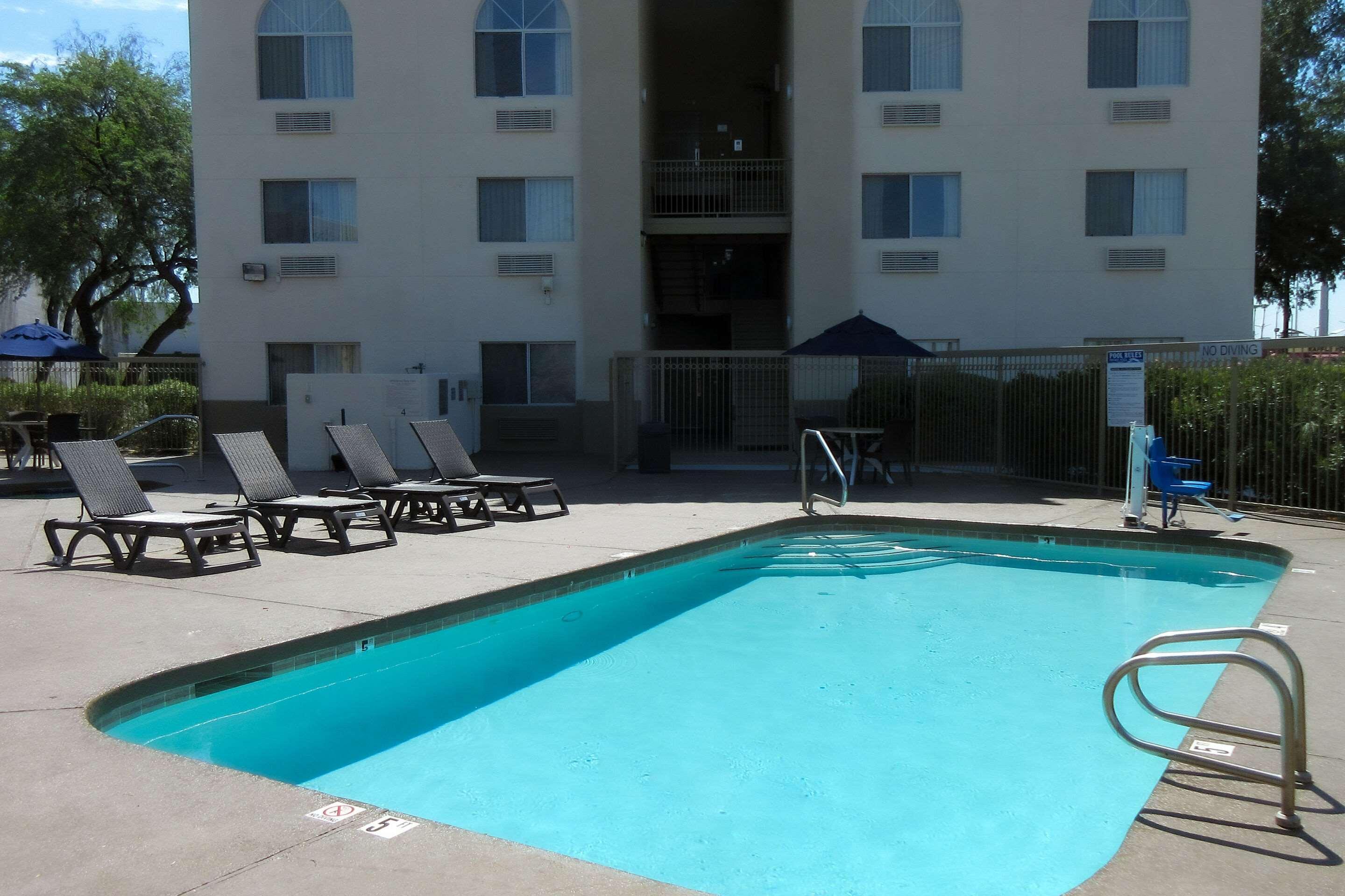 Comfort Inn & Suites Phoenix North - Deer Valley Bagian luar foto