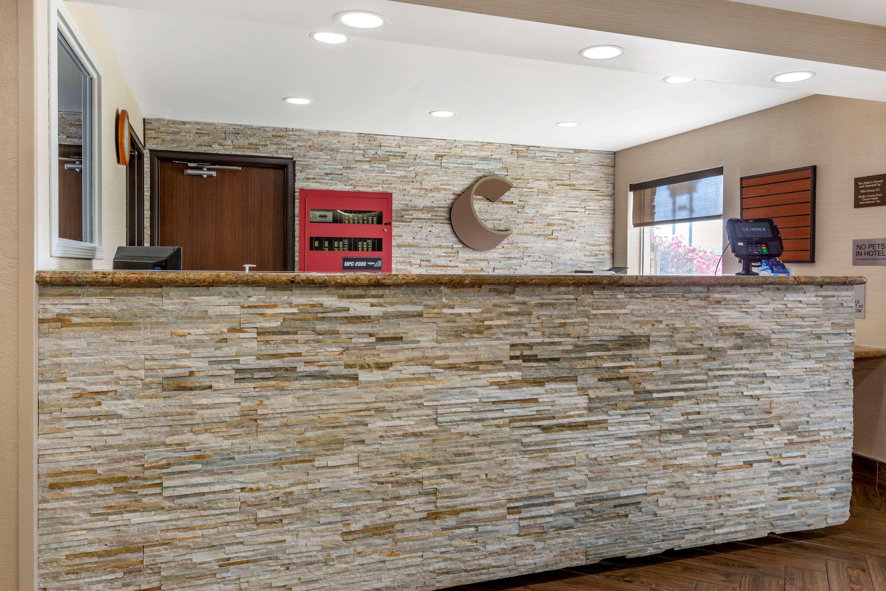 Comfort Inn & Suites Phoenix North - Deer Valley Bagian luar foto