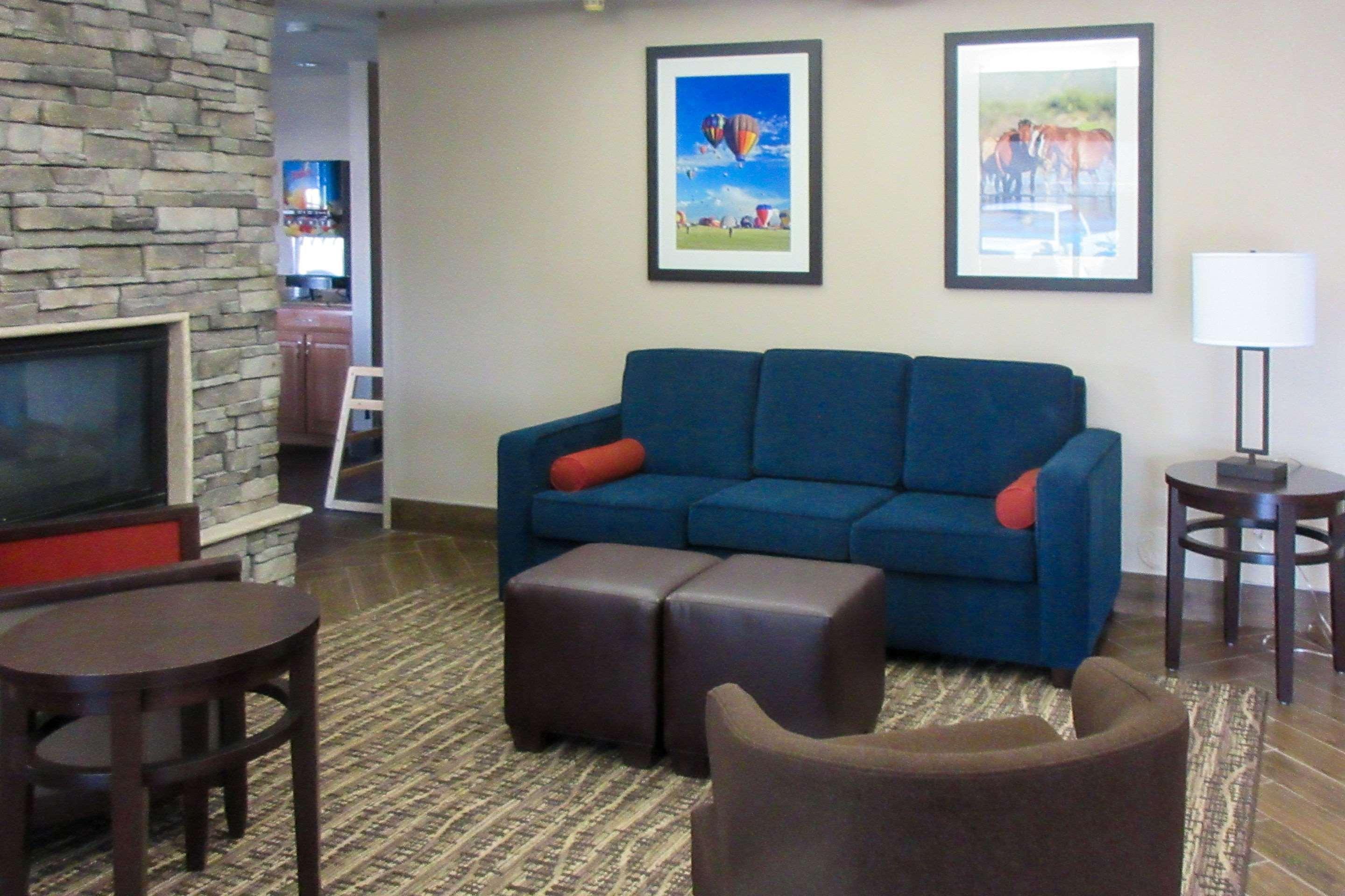 Comfort Inn & Suites Phoenix North - Deer Valley Bagian luar foto