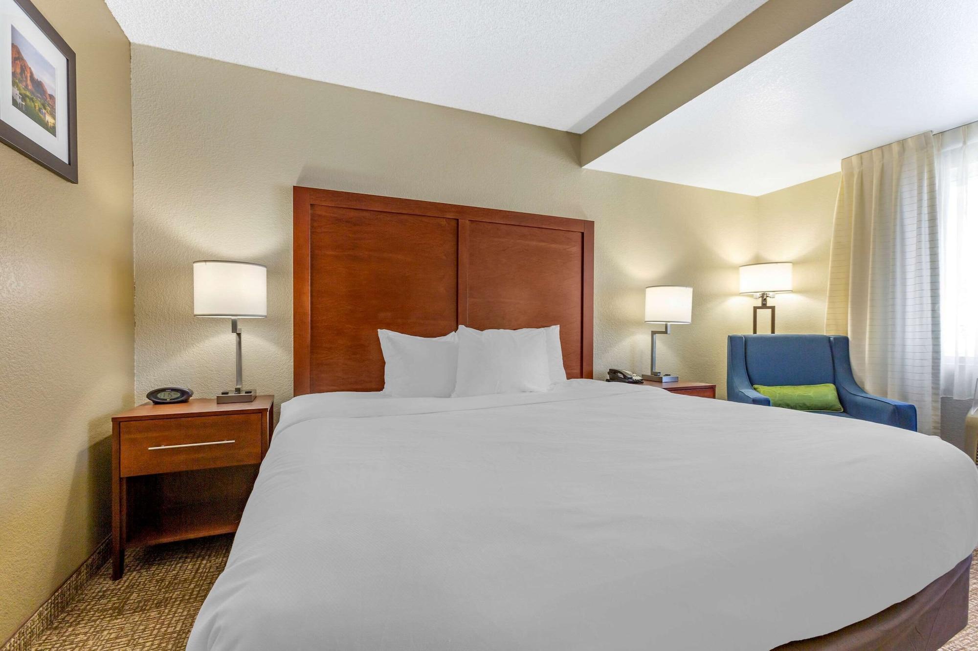 Comfort Inn & Suites Phoenix North - Deer Valley Bagian luar foto