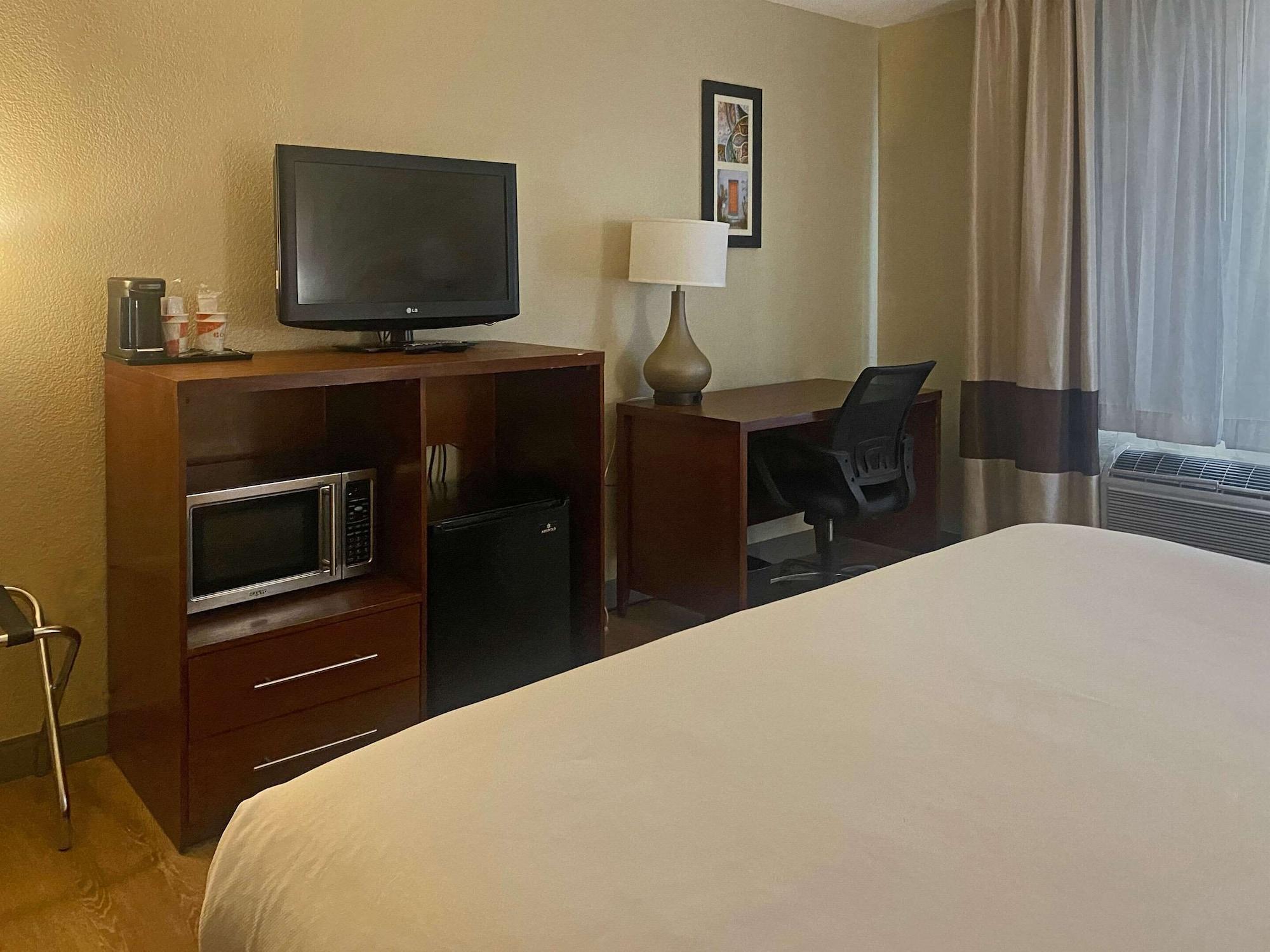 Comfort Inn & Suites Phoenix North - Deer Valley Bagian luar foto
